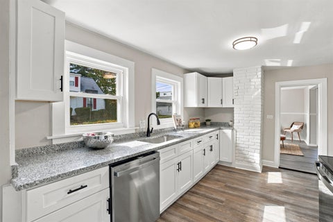 Photo of 186 Peabody Avenue, Manchester, NH 03109 (MLS # 5113286)