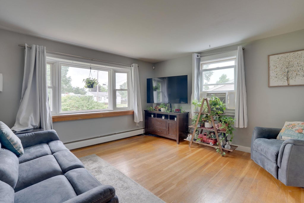 Photo of 6 Westchester Drive, Nashua, NH 03063 (MLS # 5096386)