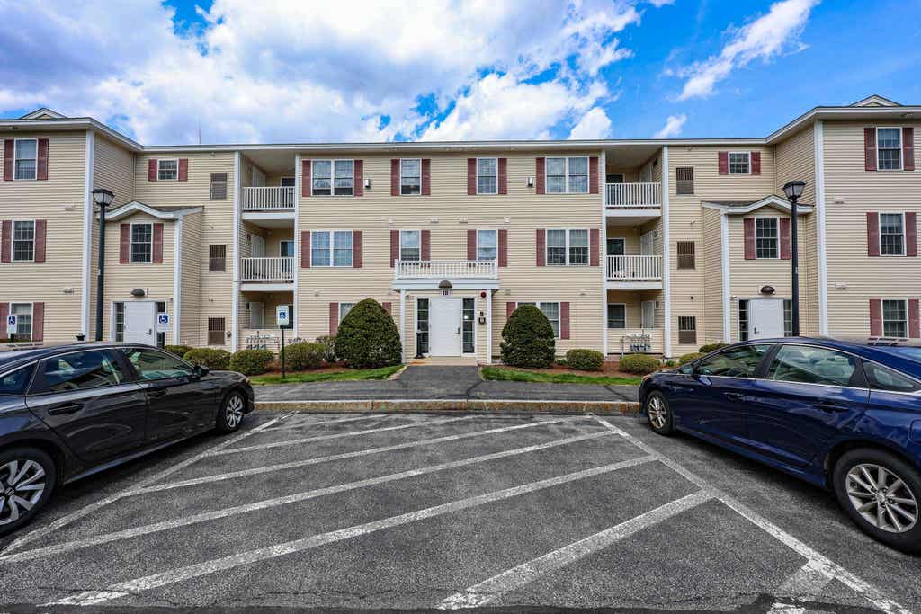 Photo of 18 Crestview Circle #207, Londonderry, NH 03053 (MLS # 5087235)