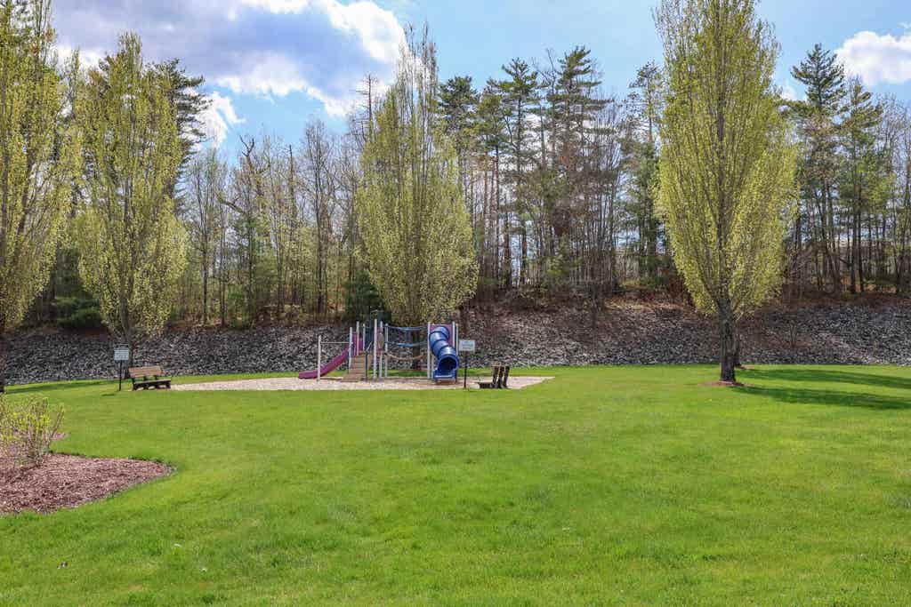 Photo of 18 Crestview Circle #207, Londonderry, NH 03053 (MLS # 5087235)
