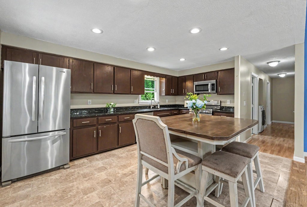 Photo of 5 Estate Drive, Manchester, NH 03104 (MLS # 5108625)