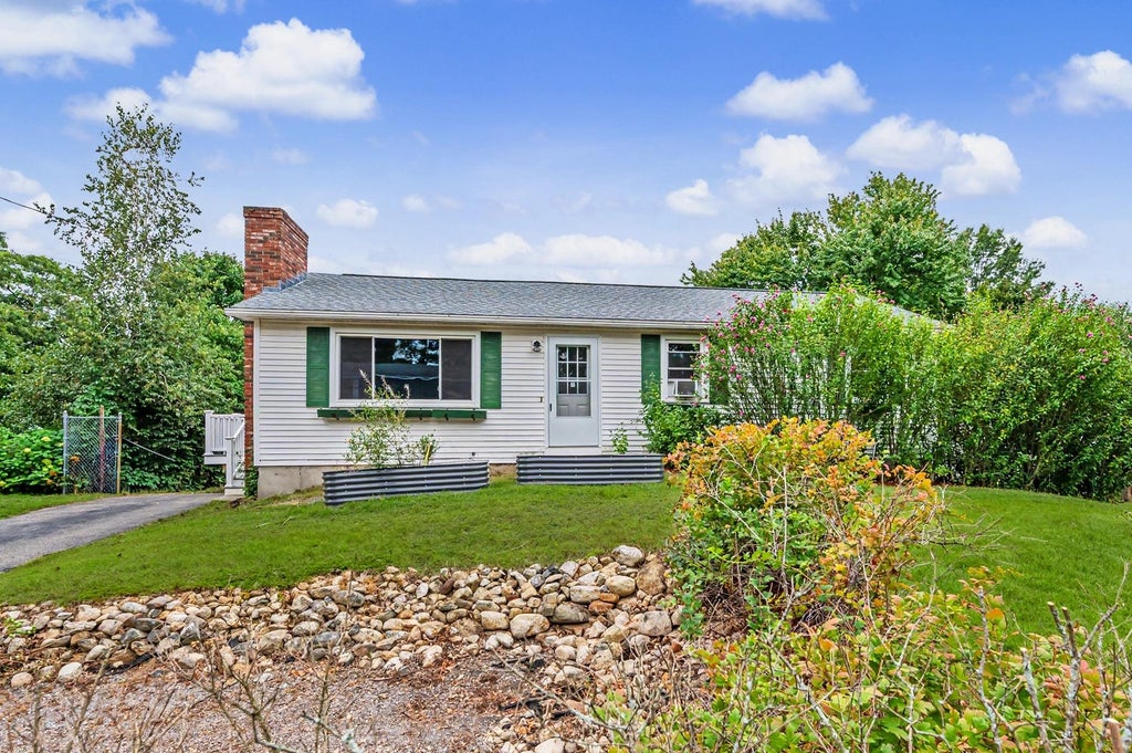 Photo of 5 Estate Drive, Manchester, NH 03104 (MLS # 5108625)