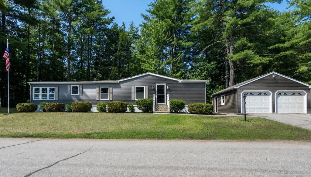 Photo of 33 Murray Drive, Rochester, NH 03868 (MLS # 5102387)
