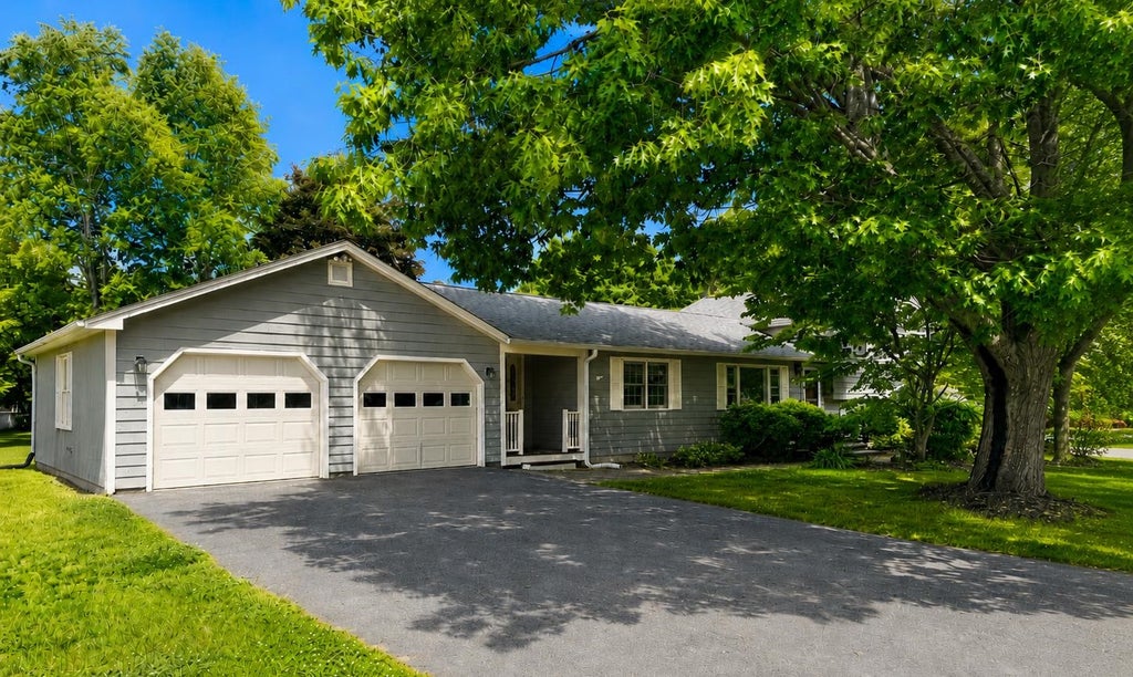Photo of 8 Toftree Lane, Dover, NH 03820 (MLS # 5094644)