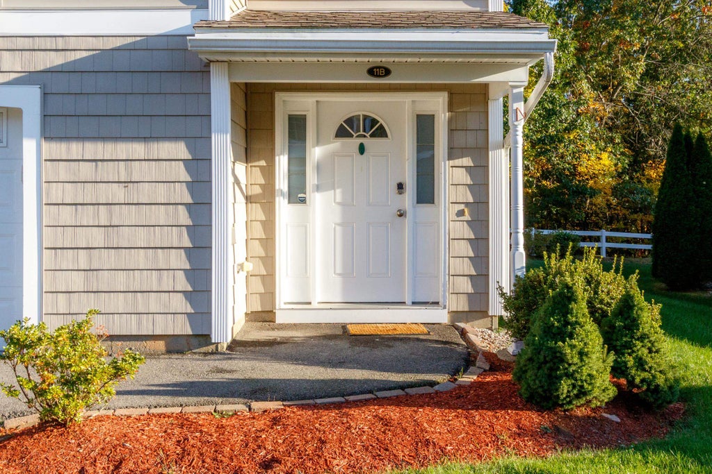 Photo of 11 Canterberry Court #B, Hudson, NH 03051 (MLS # 5114130)