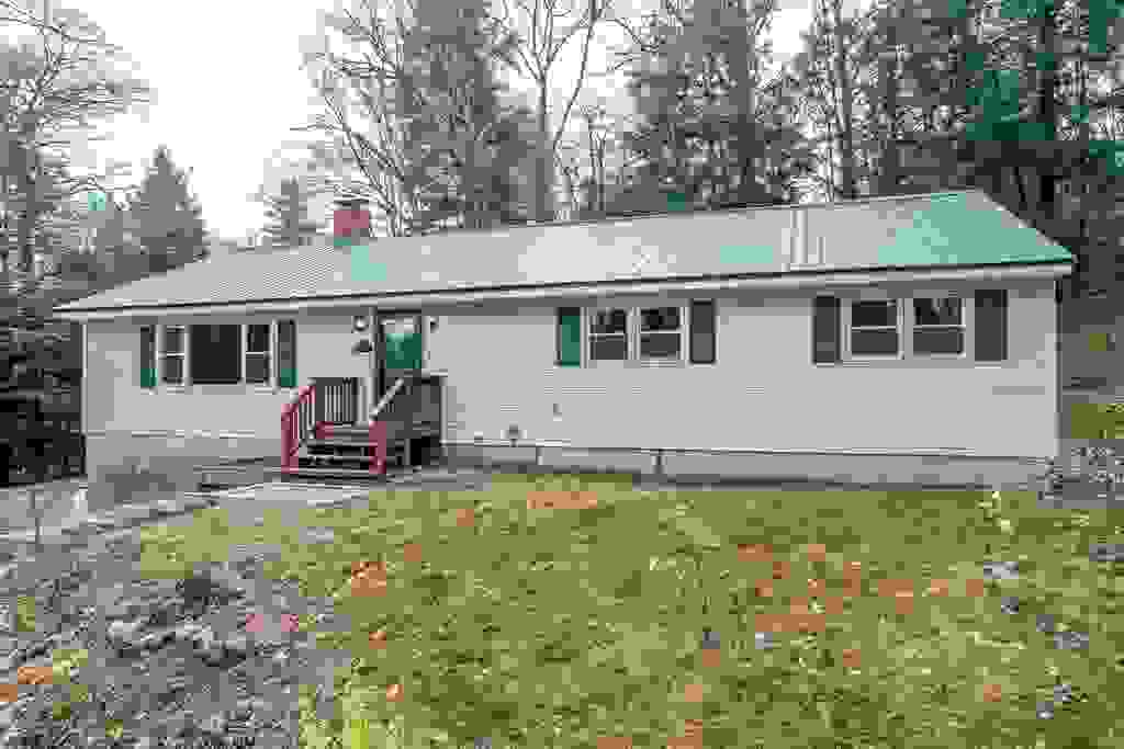 Photo of 9 Hilltop Drive, Plymouth, NH 03264 (MLS # 5104384)
