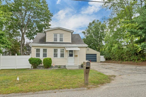 Photo of 33 Moreau Street, Manchester, NH 03102 (MLS # 5107297)