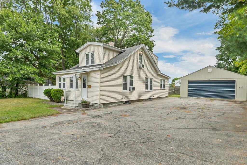 Photo of 33 Moreau Street, Manchester, NH 03102 (MLS # 5107297)