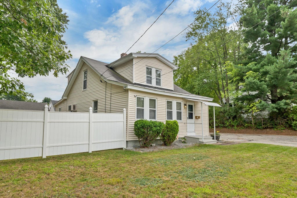 Photo of 33 Moreau Street, Manchester, NH 03102 (MLS # 5107297)