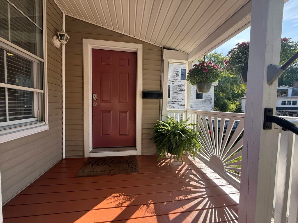 Photo of 5 Gerry Avenue, Newmarket, NH 03857 (MLS # 5107465)