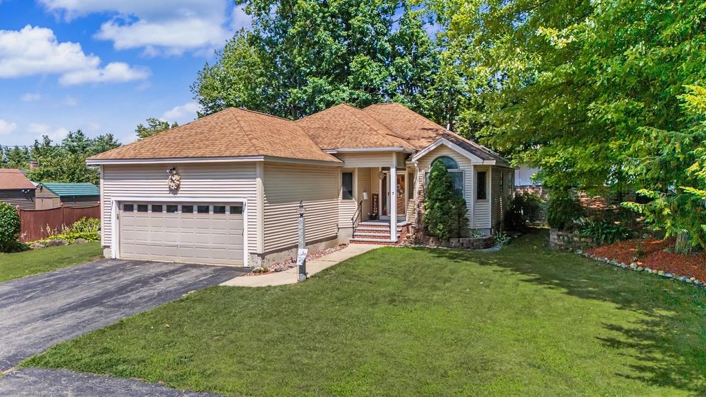 Photo of 7 Hastings Lane, Nashua, NH 03064 (MLS # 5101088)