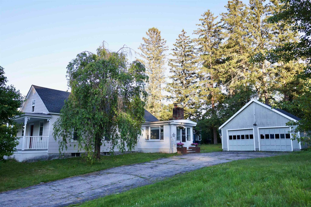 Photo of 15 Warren Avenue, Goffstown, NH 03045 (MLS # 5095950)