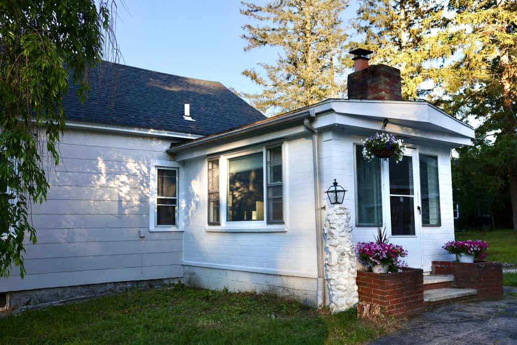 Photo of 15 Warren Avenue, Goffstown, NH 03045 (MLS # 5095950)