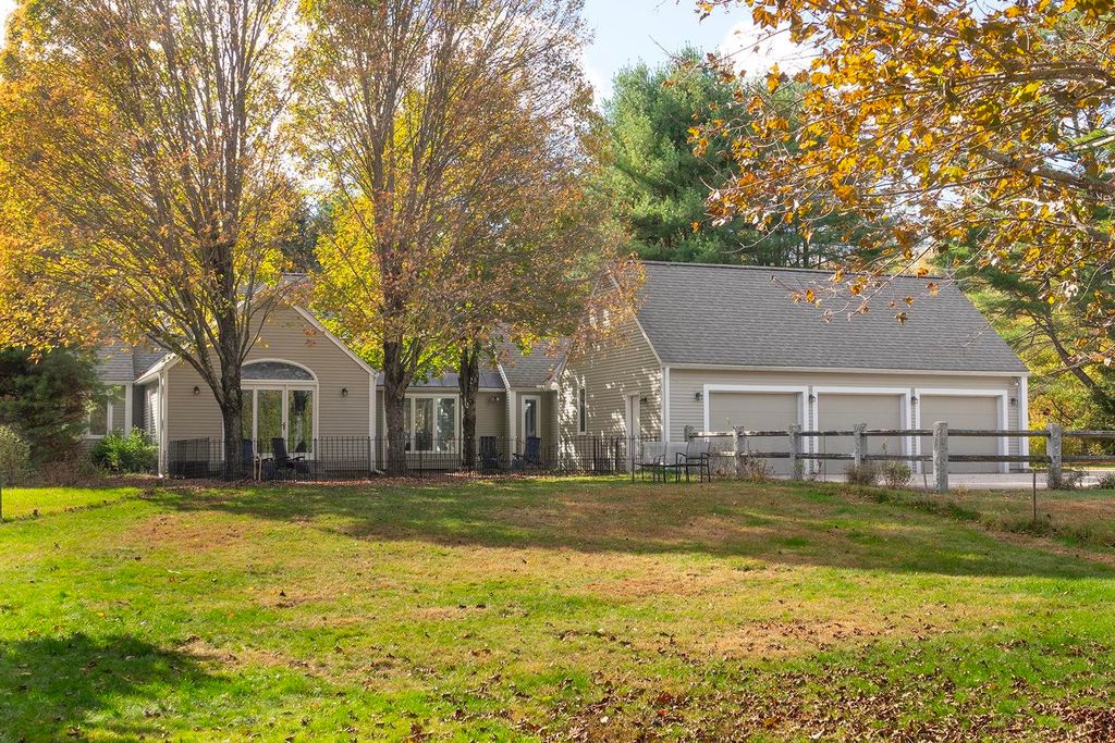 Photo of 860 Briar hill Road, Hopkinton, NH 03229 (MLS # 5092290)