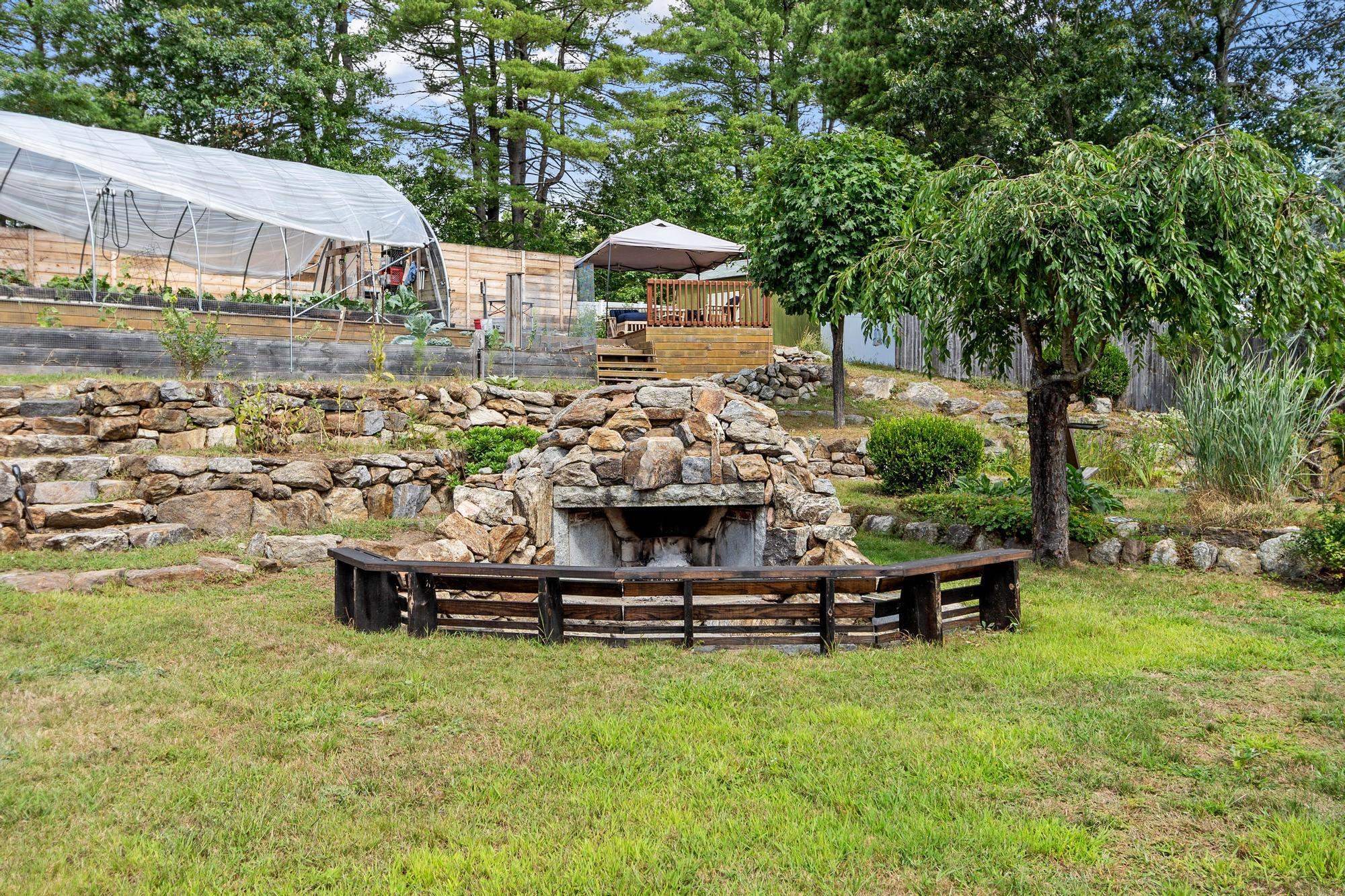654 Daniel Webster Highway