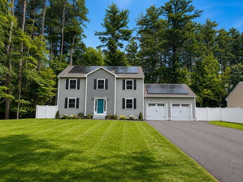 Photo of 2 Lorelai Way, Nashua, NH 03062 (MLS # 5102109)