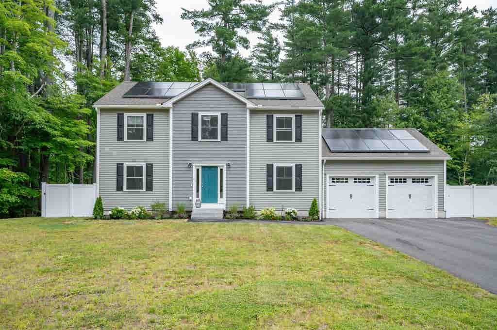 Photo of 2 Lorelai Way, Nashua, NH 03062 (MLS # 5102109)