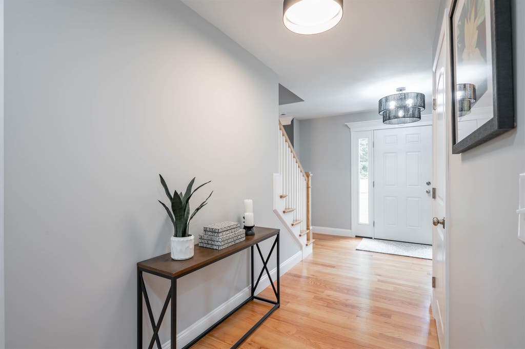 Photo of 2 Lorelai Way, Nashua, NH 03062 (MLS # 5102109)