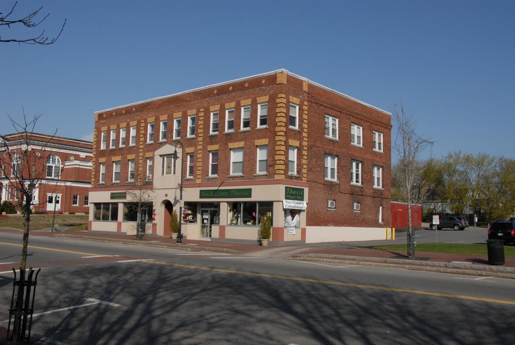 Photo of 15 West Broadway Street #M, Derry, NH 03038 (MLS # 5092502)