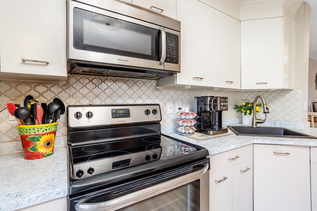 Photo of 426 Fox Hollow Way, Manchester, NH 03104 (MLS # 5114741)