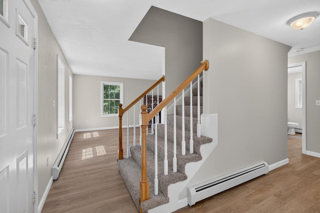 Photo of 18 Ladd Road, Brentwood, NH 03833 (MLS # 5103330)