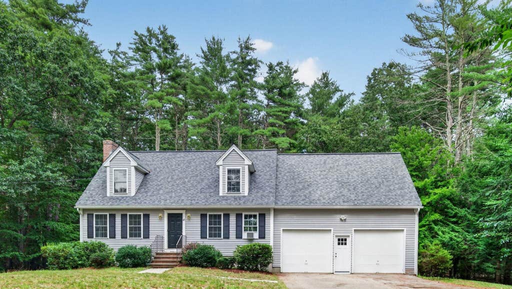 Photo of 18 Ladd Road, Brentwood, NH 03833 (MLS # 5103330)