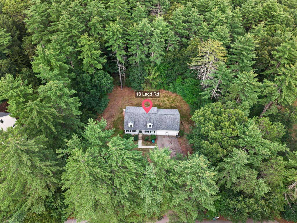 Photo of 18 Ladd Road, Brentwood, NH 03833 (MLS # 5103330)