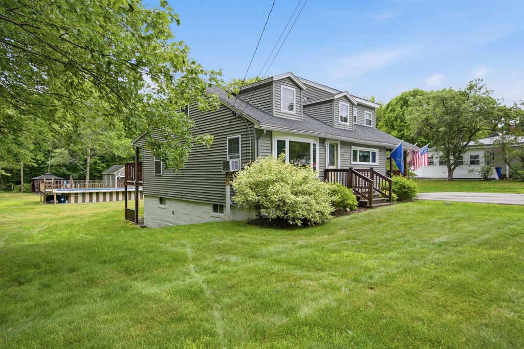 Photo of 306 Phillip Street, Manchester, NH 03102 (MLS # 5096542)