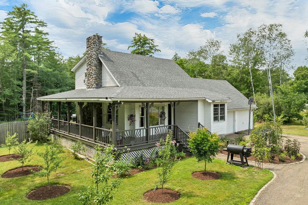 Photo of 120 Governor Wentworth Highway, Moultonborough, NH 03254 (MLS # 5102750)