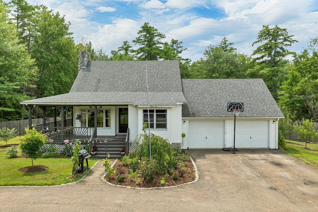 Photo of 120 Governor Wentworth Highway, Moultonborough, NH 03254 (MLS # 5102750)