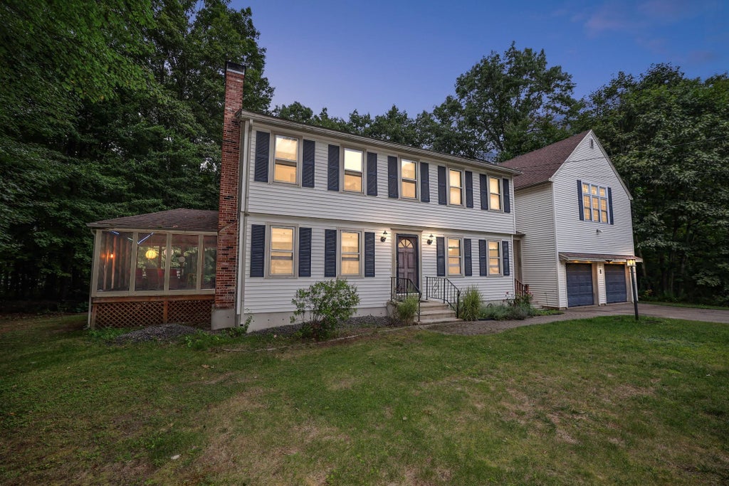 Photo of 8 Raelynn Drive, Derry, NH 03038 (MLS # 5109092)
