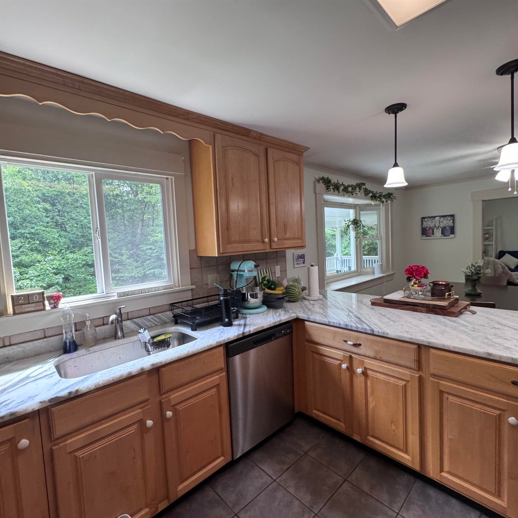 Photo of 44 Stowell Road, Bedford, NH 03110 (MLS # 5093553)
