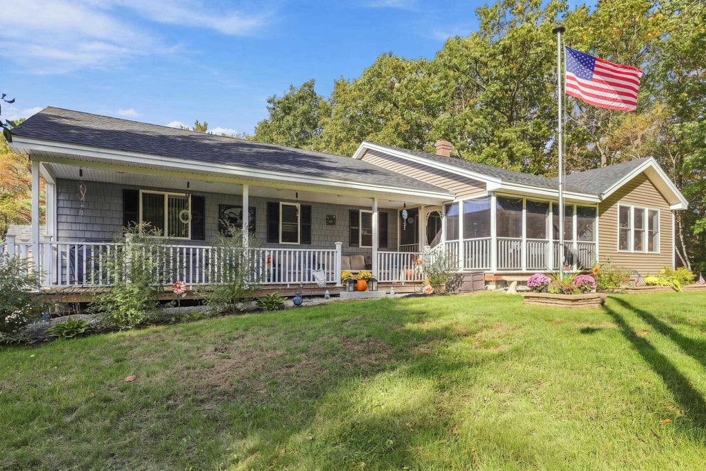 Photo of 279 Franklin Highway, Andover, NH 03216 (MLS # 5114619)