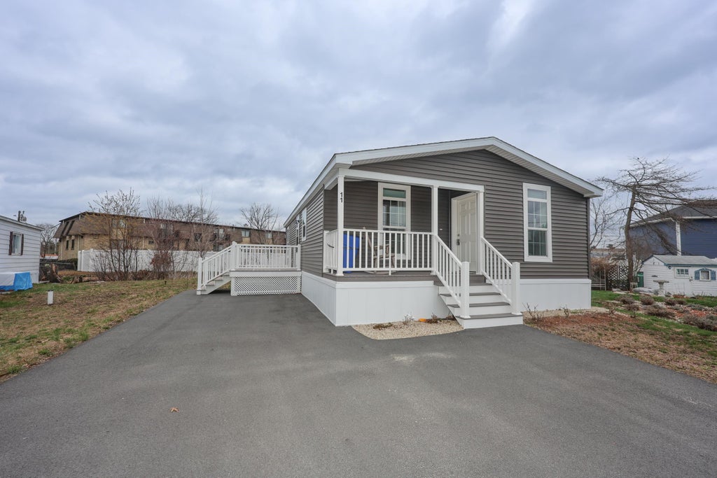 Photo of 11 Hagop Road, Salem, NH 03073 (MLS # 5085974)