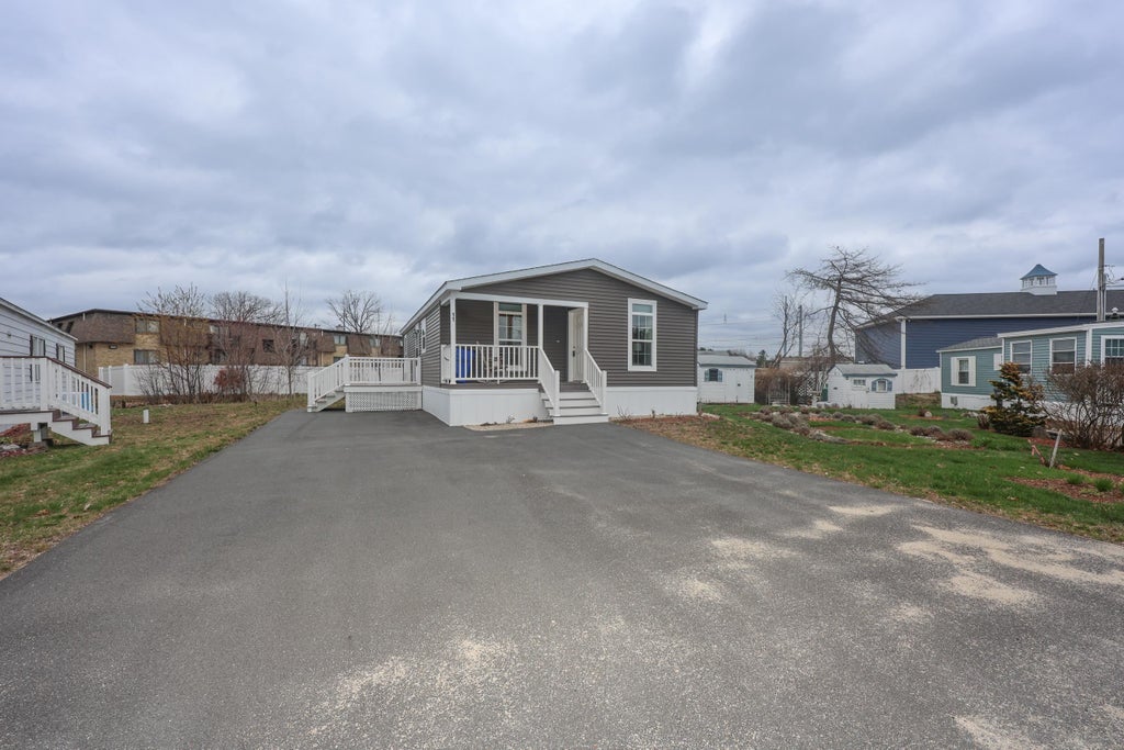 Photo of 11 Hagop Road, Salem, NH 03073 (MLS # 5085974)