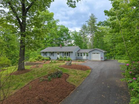 Photo of 12 Ponemah Hill Road, Amherst, NH 03031 (MLS # 5091568)