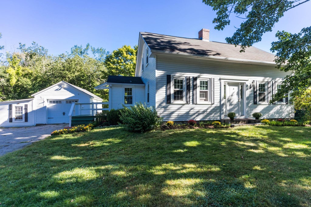 Photo of 272 Old Concord Turnpike, Barrington, NH 03825 (MLS # 5108716)
