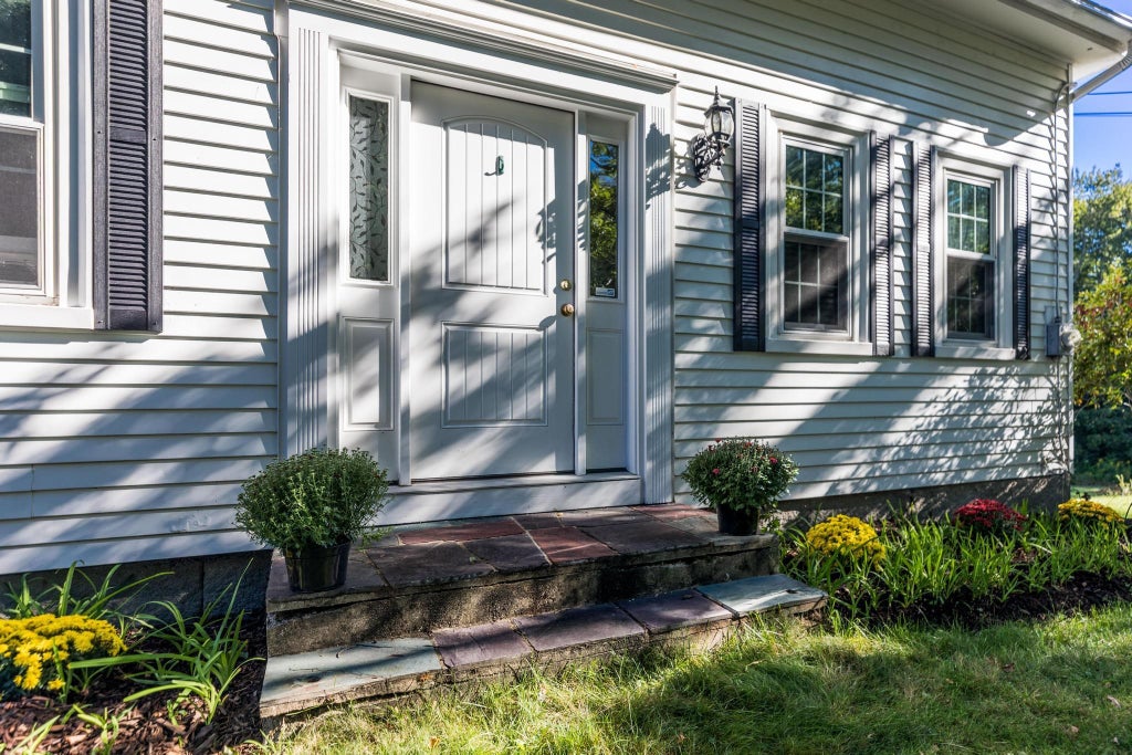 Photo of 272 Old Concord Turnpike, Barrington, NH 03825 (MLS # 5108716)