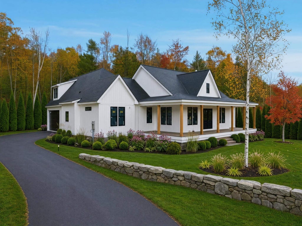 Photo of 1 Jaytee Drive, Alton, NH 03809 (MLS # 5099440)