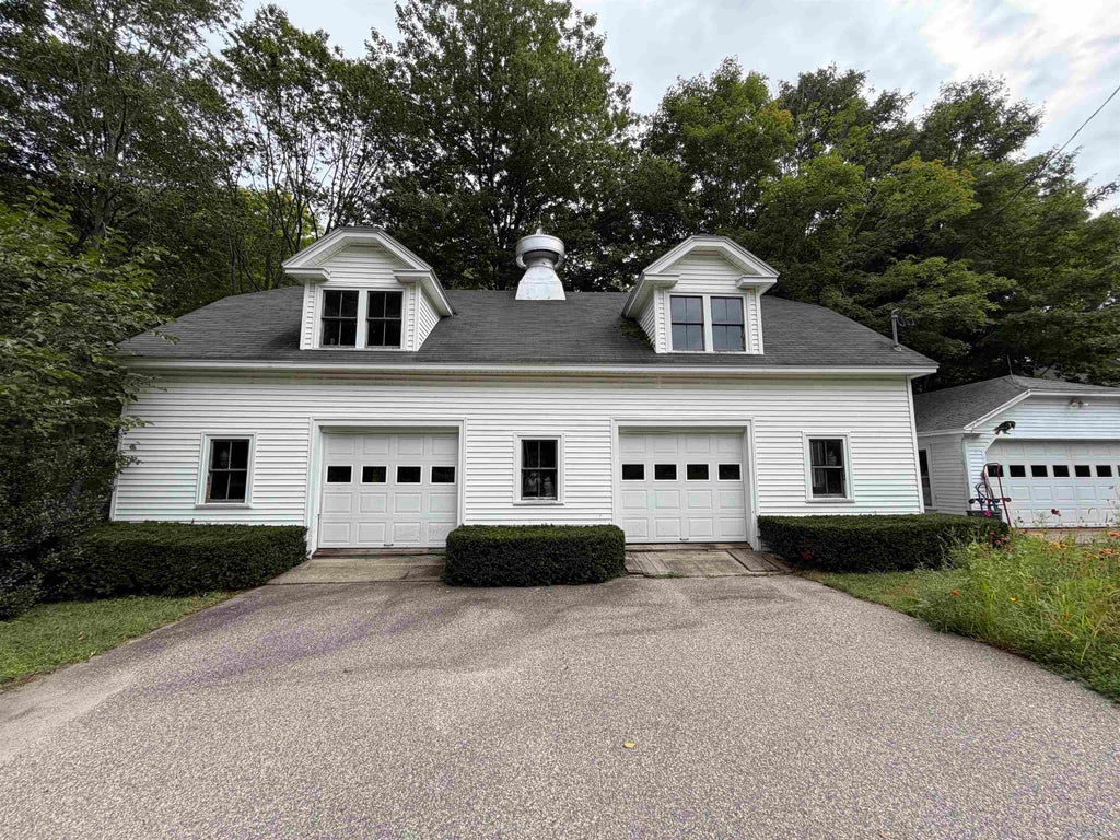 Photo of 226 Amesbury Road, Kensington, NH 03833 (MLS # 5109155)