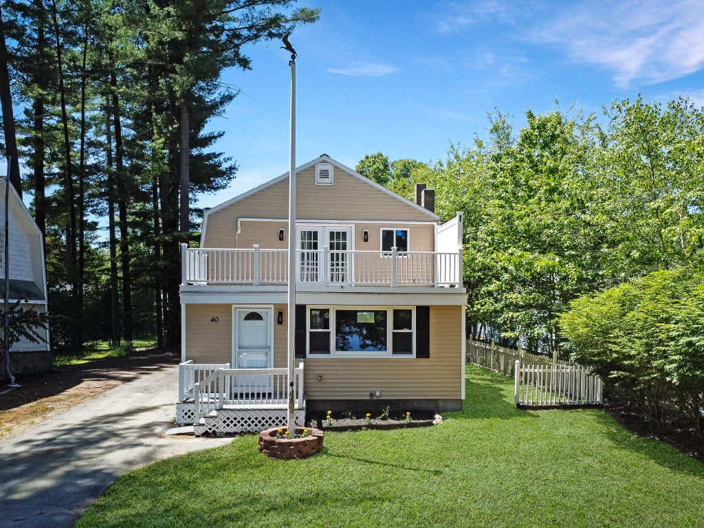 Photo of 40 Grove Avenue, Salem, NH 03079 (MLS # 5092936)