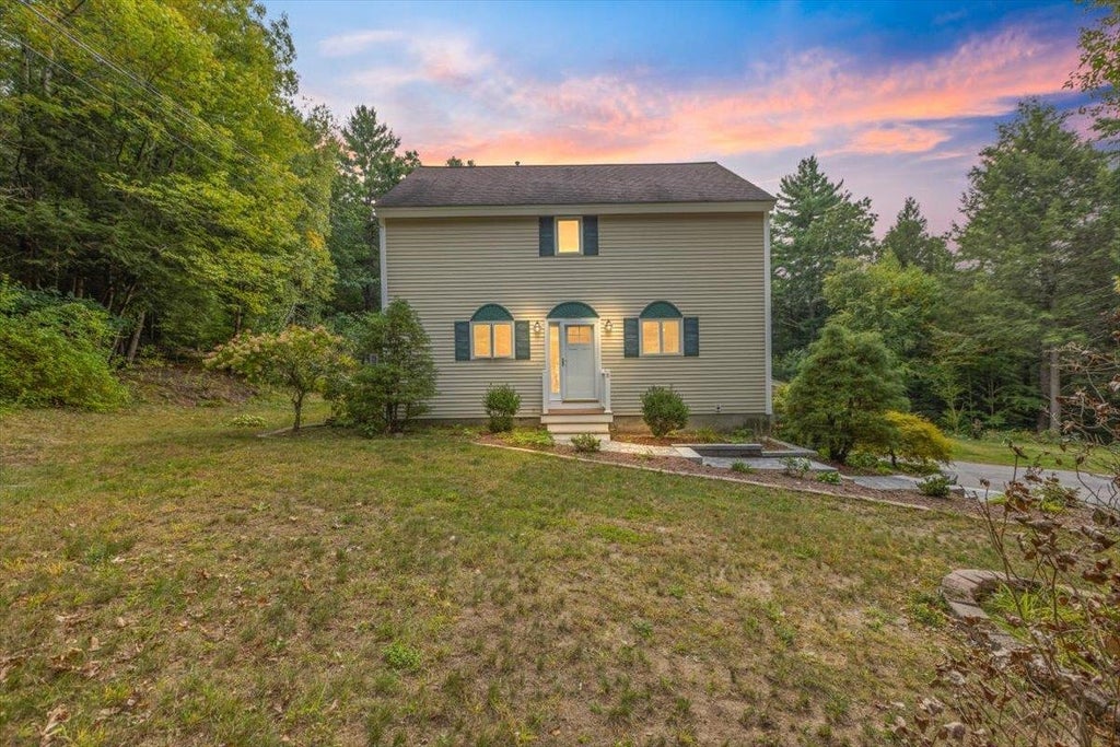 Photo of 8 Homestead Drive, Raymond, NH 03077 (MLS # 5111256)