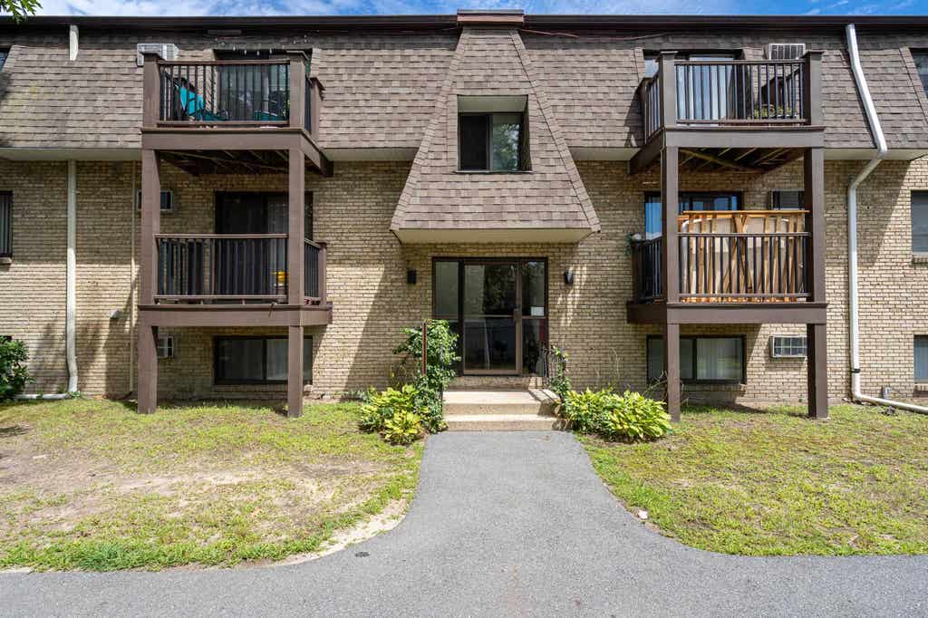 Photo of 8 Tiffany Road #11, Salem, NH 03079 (MLS # 5103653)