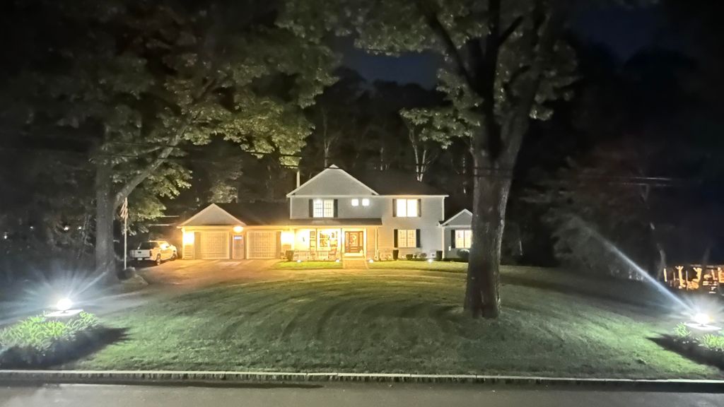 Photo of 172 Arah Street, Manchester, NH 03104 (MLS # 5093195)