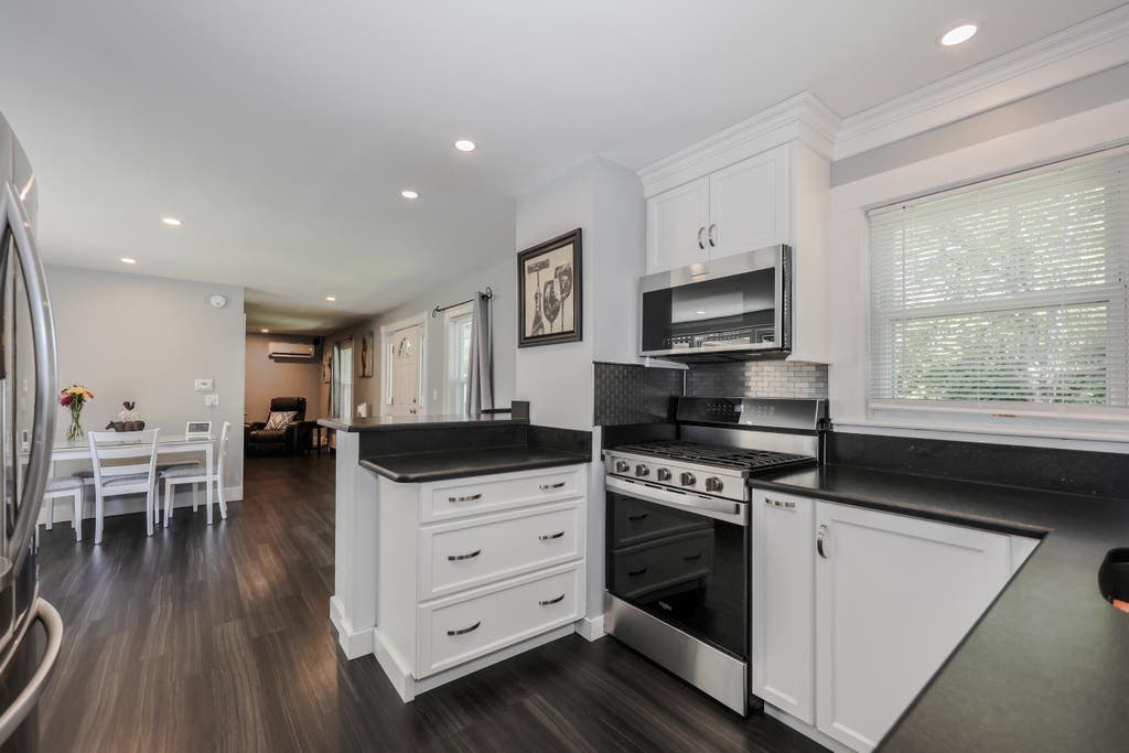 Photo of 54 College Avenue, Manchester, NH 03102 (MLS # 5094061)