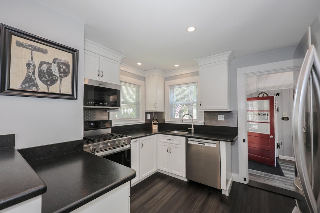 Photo of 54 College Avenue, Manchester, NH 03102 (MLS # 5094061)