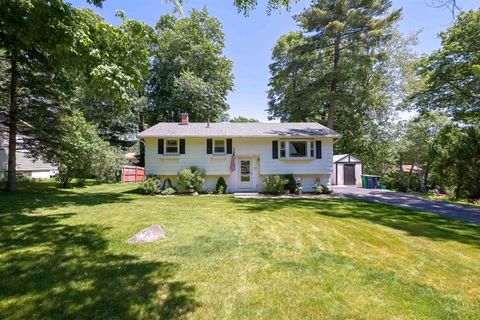 Photo of 26 Tenby Drive, Nashua, NH 03062 (MLS # 5093525)
