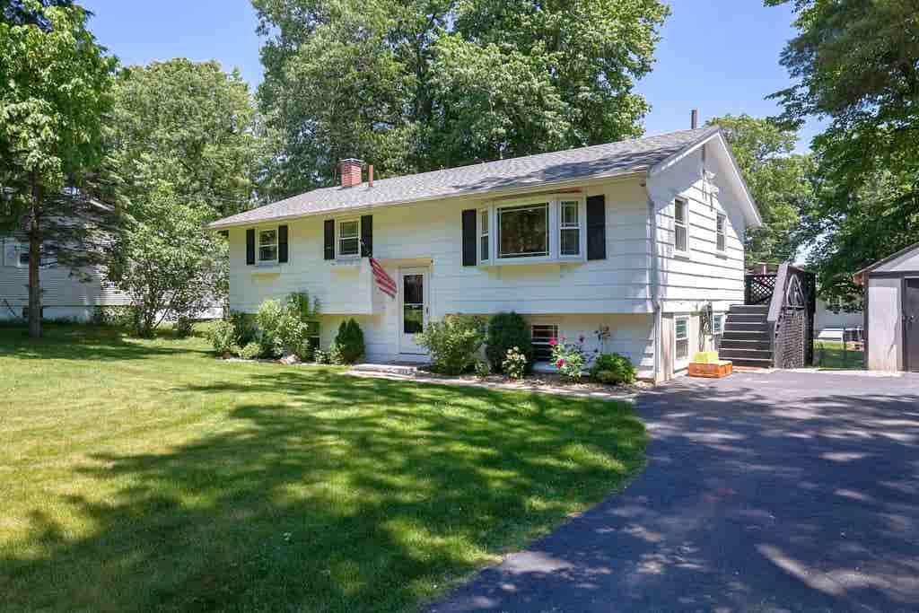 Photo of 26 Tenby Drive, Nashua, NH 03062 (MLS # 5093525)