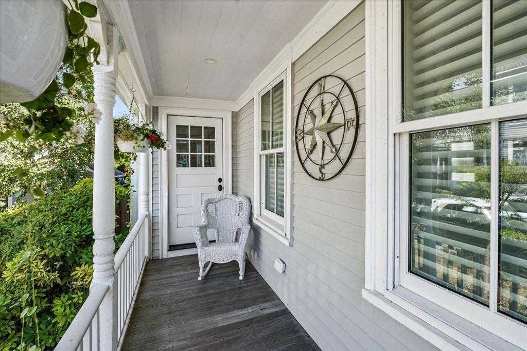 Photo of 65 Rogers Street, Portsmouth, NH 03801 (MLS # 5109503)