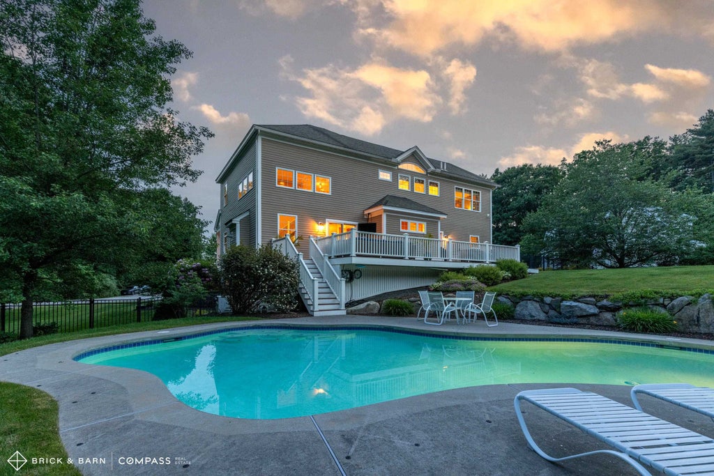 Photo of 8 Heron Way, Stratham, NH 03885 (MLS # 5093208)